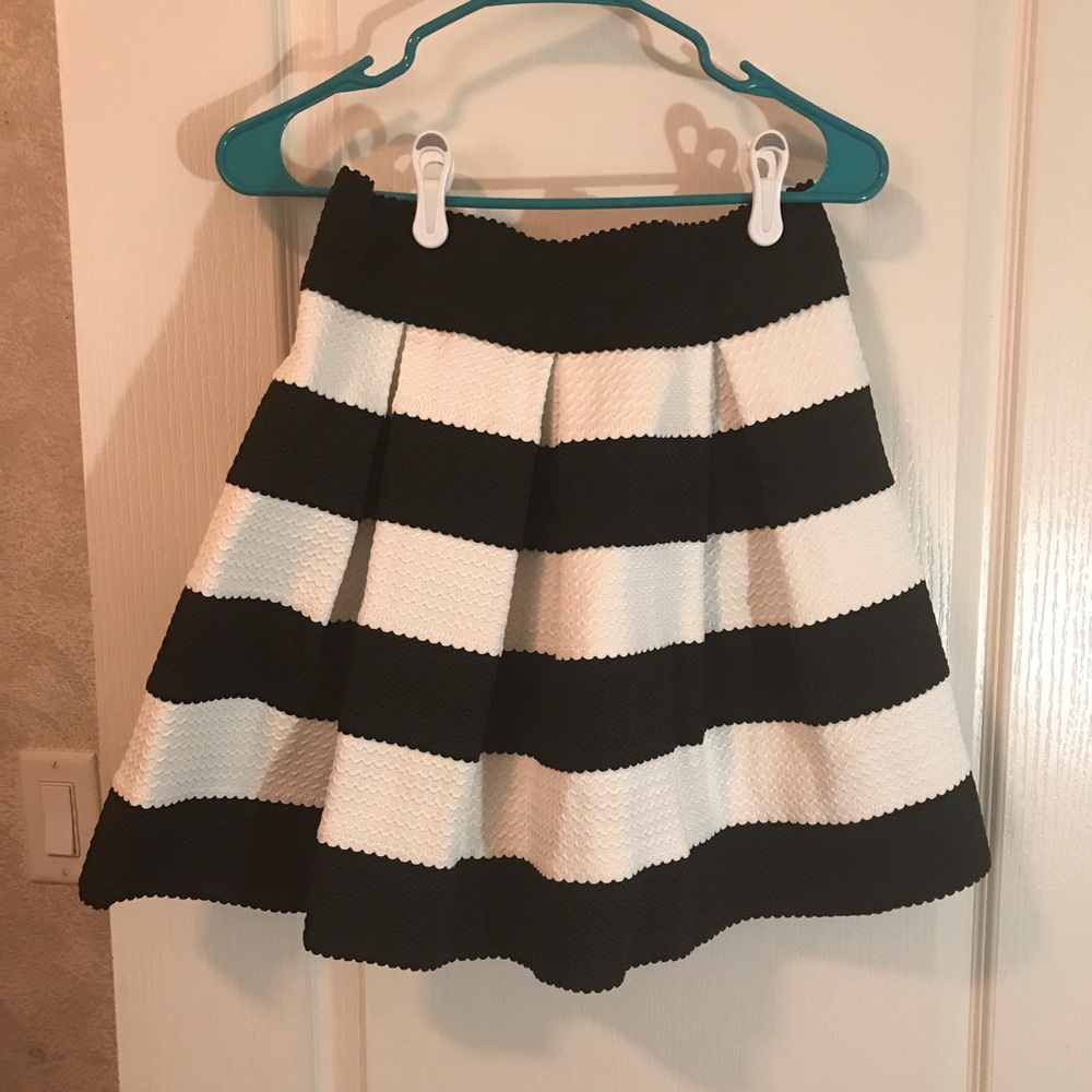 Pleated striped Xhilaration pleated skirt large